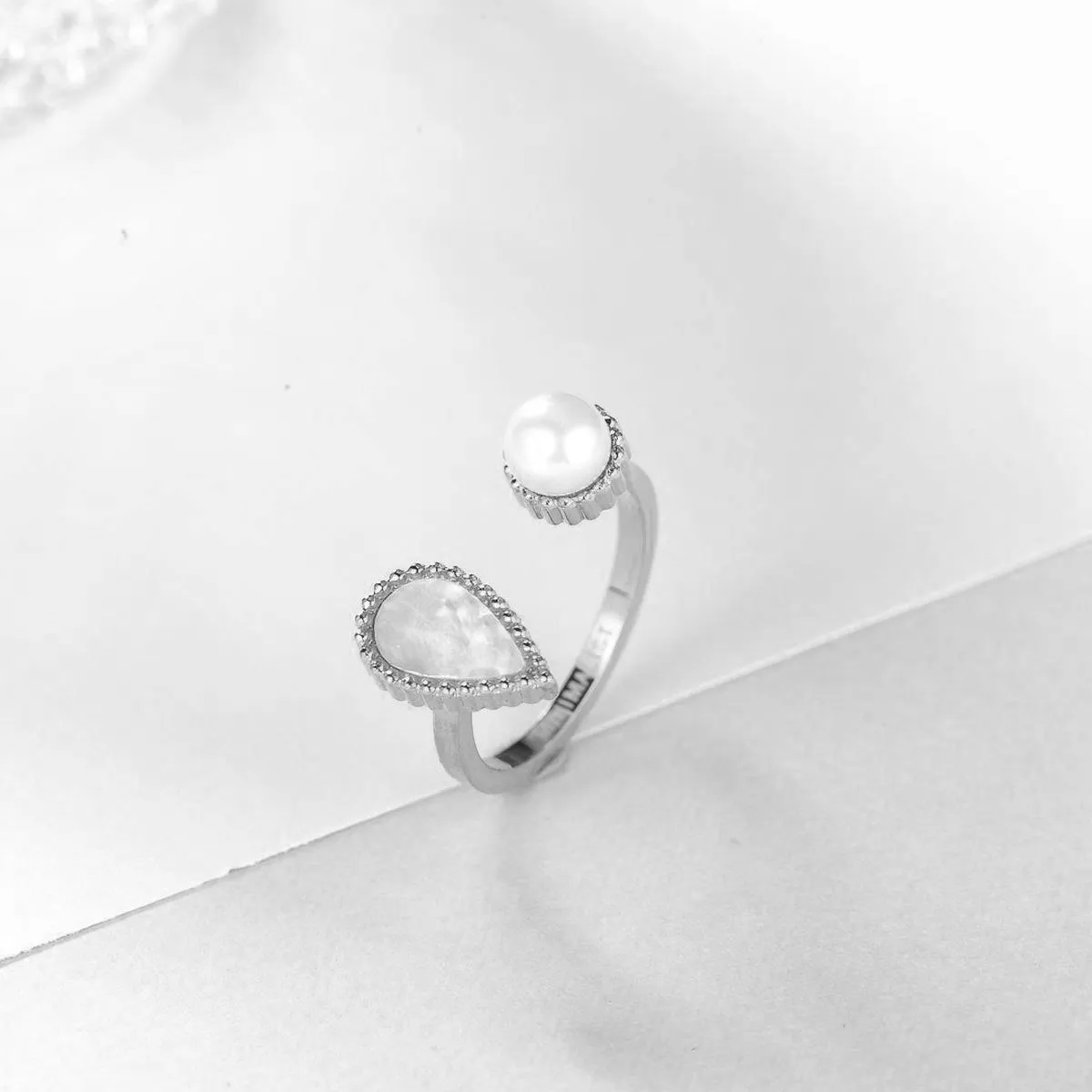 Drop / Ring Pearl Silver