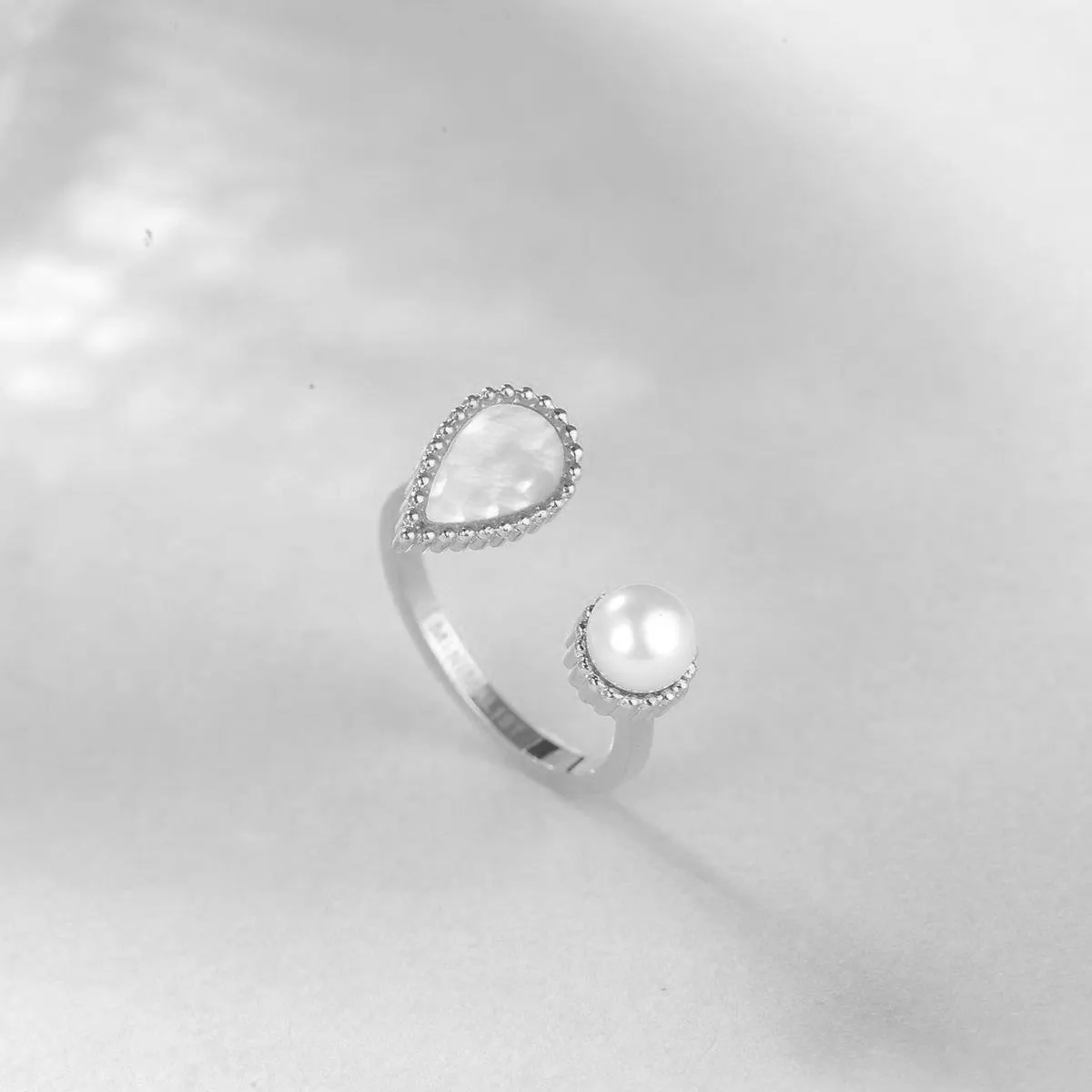 Drop / Ring Pearl Silver