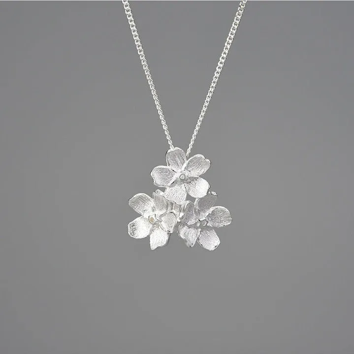 Elegant Forget-Me-Not Flower Necklace