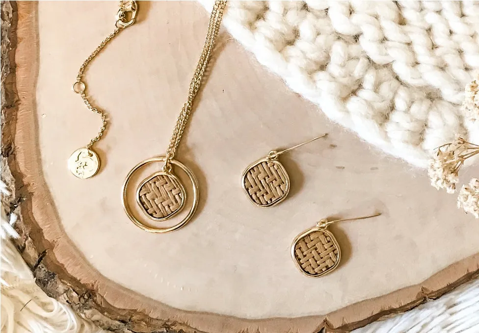 Elegant Straw Necklace