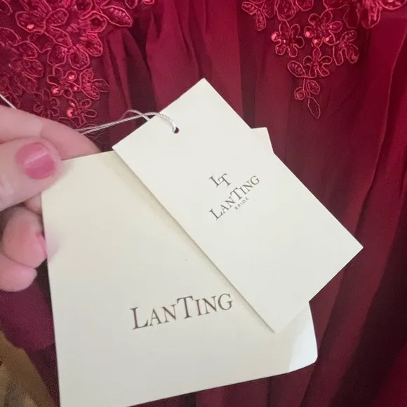 Lanting red, Elegant Lace Evening Gown