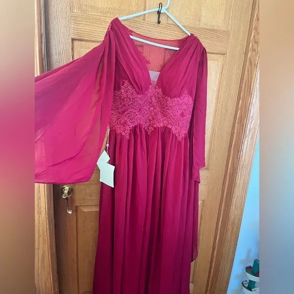 Lanting red, Elegant Lace Evening Gown