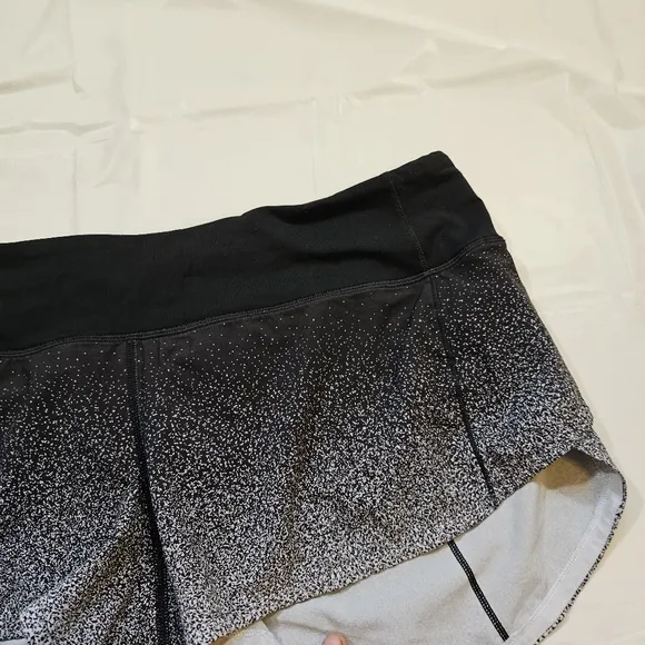 Lululemon Speed Up Mid-Rise Short 2.5&quot; (Ombre Speckle Stop White Black) Size 8