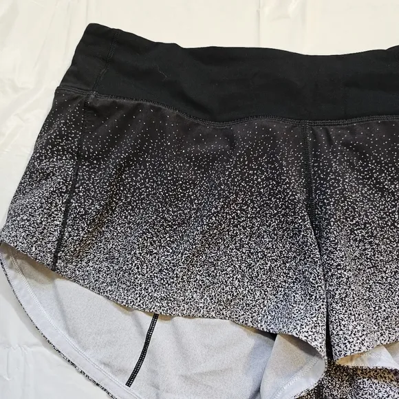 Lululemon Speed Up Mid-Rise Short 2.5&quot; (Ombre Speckle Stop White Black) Size 8