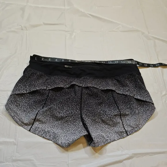 Lululemon Speed Up Mid-Rise Short 2.5&quot; (Ombre Speckle Stop White Black) Size 8