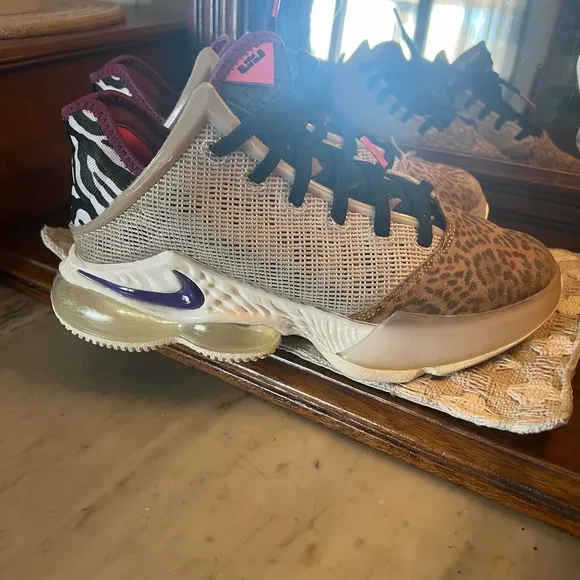 NIKE React Lebron XIV Low Safari Zebra Leopard Sneakers Purple Pink Boy's Size 5