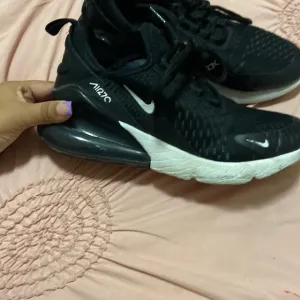 selling size 4.5 air70 shoes. good condition as well, dirty, but no torns!!
