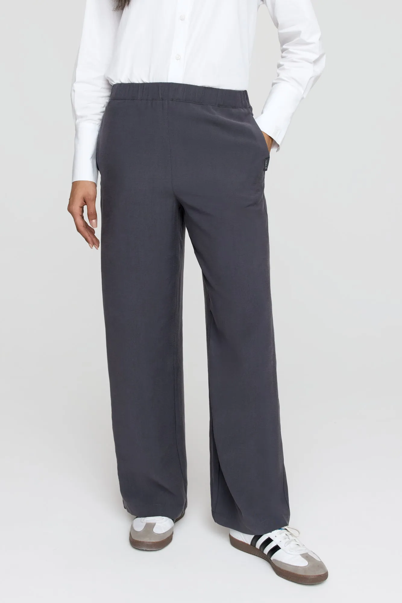 THE ESSENTIAL SOFT TAILORING WIDE LEG TROUSER - GRAPHITE