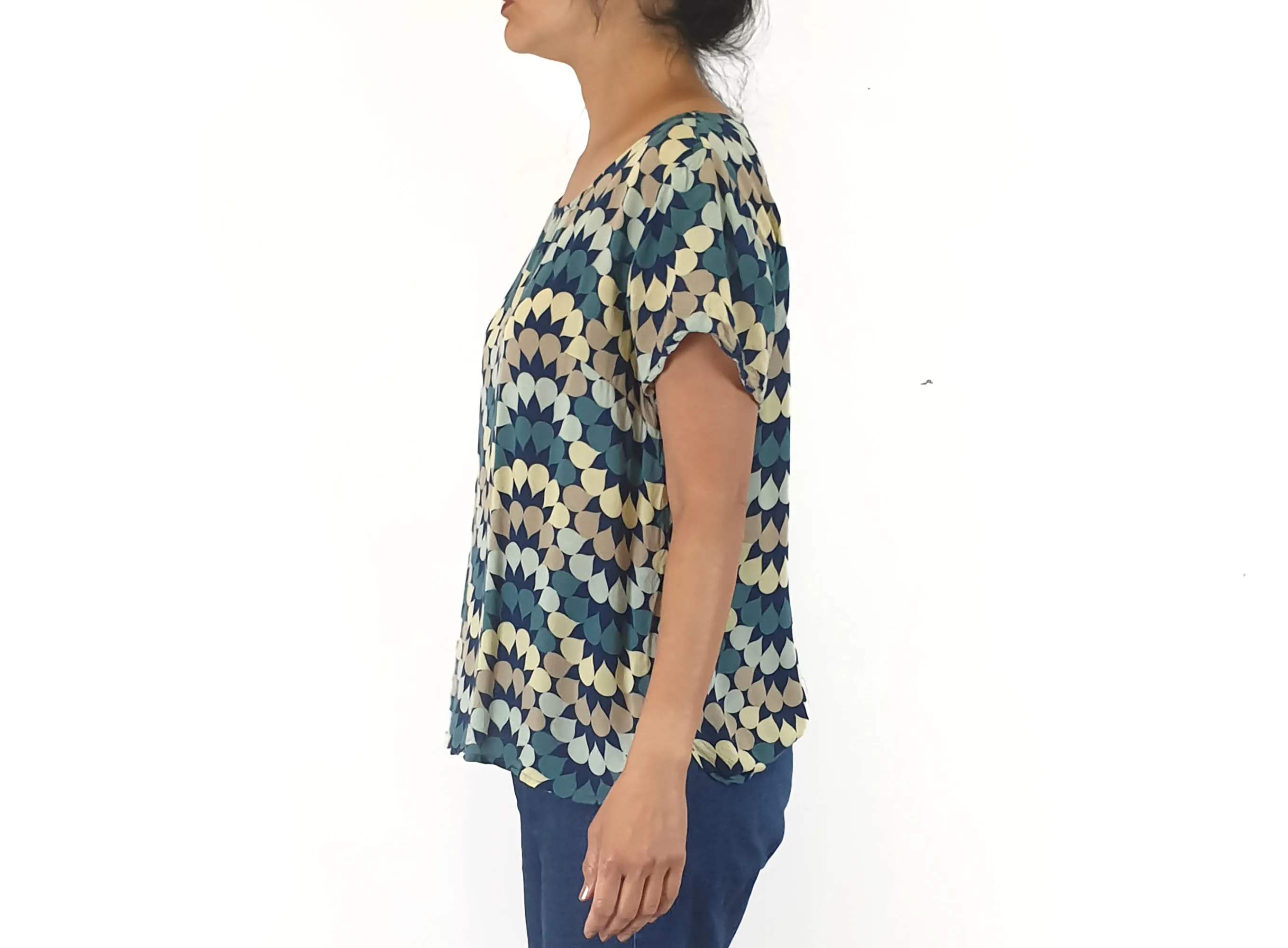 Totem blue unique print top size 2, best fits 10