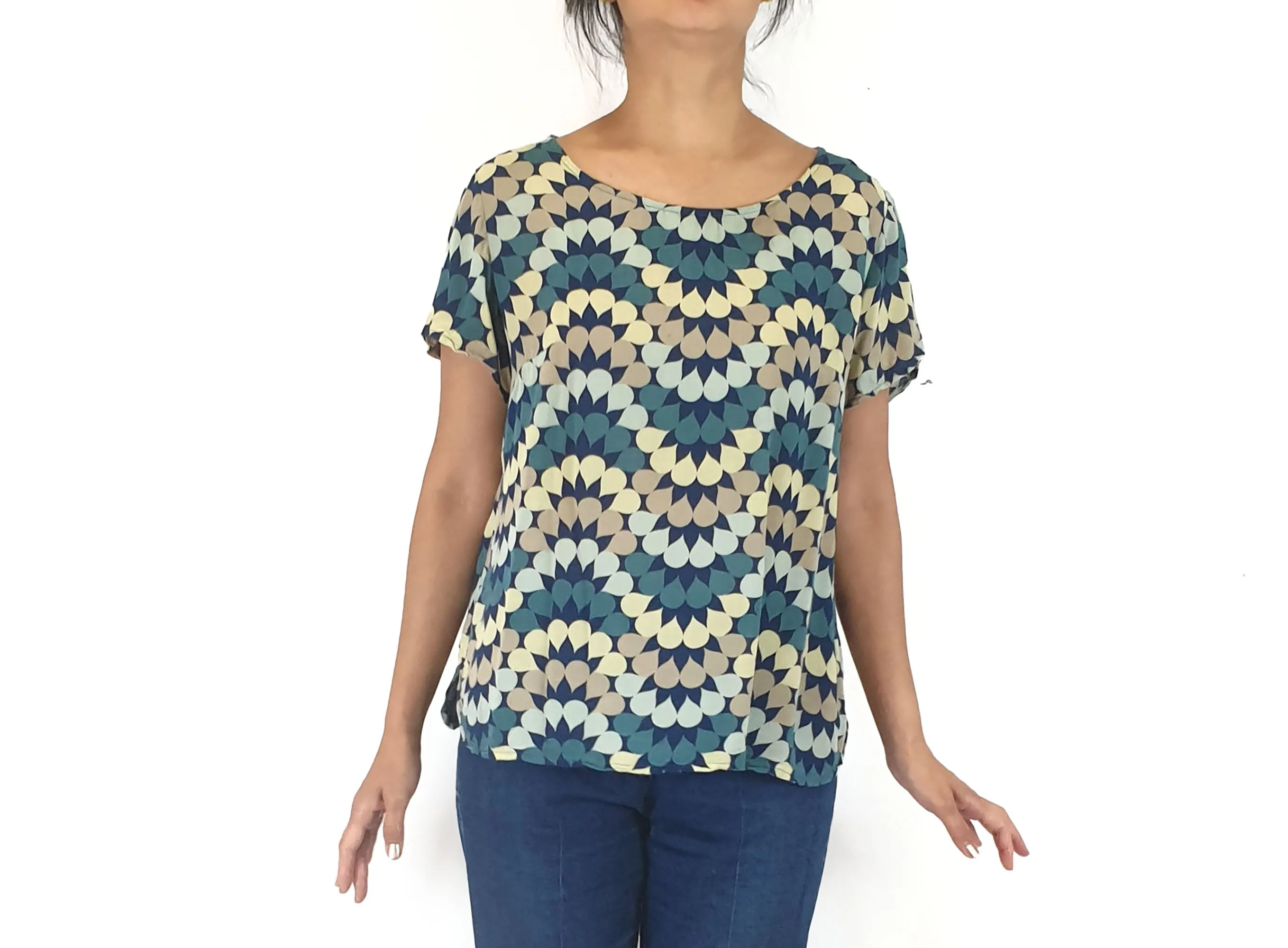 Totem blue unique print top size 2, best fits 10
