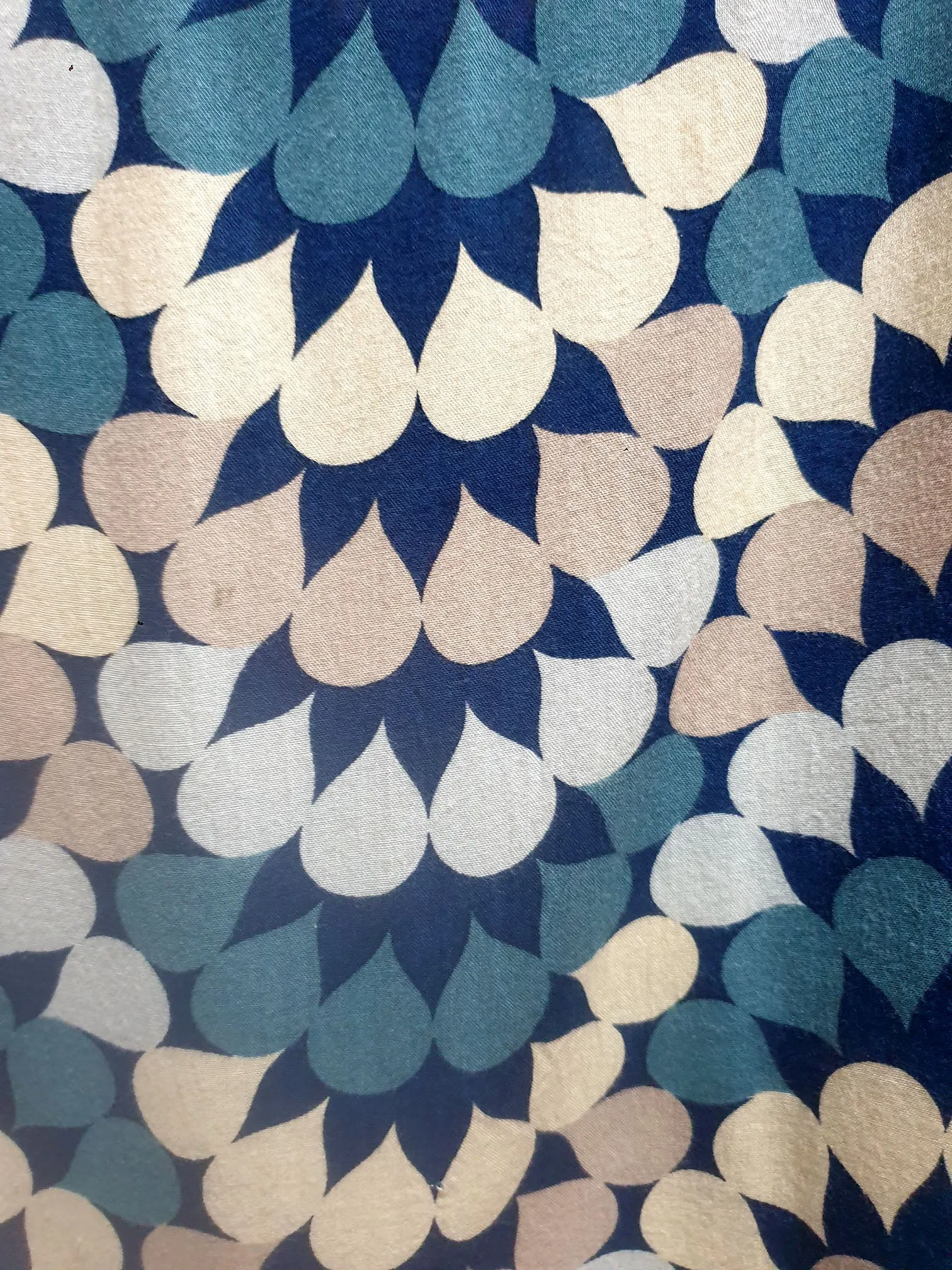 Totem blue unique print top size 2, best fits 10