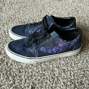 Vans Women’s Size 10 Old Skool Warp Galaxy Glow in the Dark Sneakers